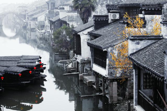 巩固提升传统优势产业   加快发展战略新兴产业